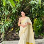 Deepa Thomas Instagram - ഓലത്തുമ്പത്തൊരൂഞ്ഞാലുകെട്ടി നീ ഓണപ്പാട്ടൊന്നു പാടീ പാടം കൊയ്യുമ്പോൾ പാടാം പനന്തത്തേ നീയും പോരാമോ കൂടെ… ✨