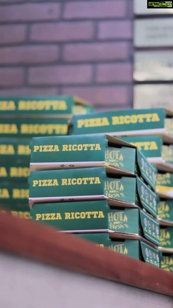 Deepa Thomas Instagram - 🍕 @pizzaricottaindia 🎥 & edits : @akshay_en #pizzaricotta #pizzalover #pizzaaddict #pizzariccottacalicut #pizzariccottaindia