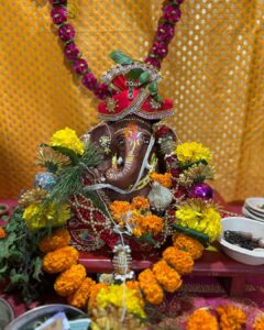 Deepika Singh Instagram - Ganpati Bappa Morya 🙏🏻
May your home be blessed with happiness and good fortune. Happy Ganesh Chaturthi ❤️🙏🏻.
.
.
#ganeshchaturthi #festival #familia #friends #gettogether #ecofriendly #livelovelaugh #deepikasingh