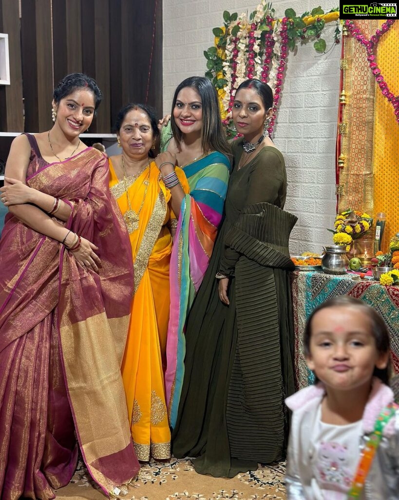 Deepika Singh Instagram - Ganpati Bappa Morya 🙏🏻 May your home be blessed with happiness and good fortune. Happy Ganesh Chaturthi ❤️🙏🏻. . . #ganeshchaturthi #festival #familia #friends #gettogether #ecofriendly #livelovelaugh #deepikasingh Mumbai, Maharashtra