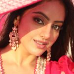Deepika Singh Instagram - Chal tere ishq mein pad jaate hai 😜🤪🙈 My most lovable song of 2023 ❤️ Lots of love @neetimohan18 ❤️❤️ #photography @artographybysagar #makeup @makeupbynayan #pink #veil #bollywoodsong #favouritesong❤️ #chaltereishqmein #deepikasingh