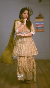 Deepika Singh Instagram - मारे बनने का एसा कोई plan नहीं है 😜🤪💁🏻‍♀️ सही कहा ना @rohitraj.goyal 💁🏻‍♀️ . . #trendingreels #réel #deepikasingh