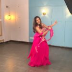 Deepika Singh Instagram - Wishing you the most inspiring opportunities and great success in life. Blessed Maha Navami to you ❤️🙏🏻 . Outfit @emiraasbyindrani Styled by @stylingbyvictor @sohail__mughal___ Assisted by @styleby_antara Jewellery @sakkshamsilver #pink #navratri #durganavami #festival #deepikasingh