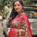 Deepika Singh Instagram – May the divine blessings of Maa Durga be with you always and guide you on the path of righteousness. Happy Durga Ashtami 2023!
.
#hair&pic @ritz_kanojiya 
#saree @vastranti 
#durgaashtami #festival #deepikasingh
