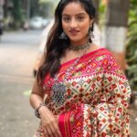 Deepika Singh Instagram - May the divine blessings of Maa Durga be with you always and guide you on the path of righteousness. Happy Durga Ashtami 2023! . #hair&pic @ritz_kanojiya #saree @vastranti #durgaashtami #festival #deepikasingh