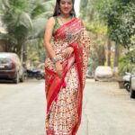 Deepika Singh Instagram - May the divine blessings of Maa Durga be with you always and guide you on the path of righteousness. Happy Durga Ashtami 2023! . #hair&pic @ritz_kanojiya #saree @vastranti #durgaashtami #festival #deepikasingh