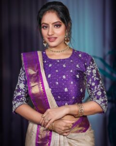 Deepika Singh Instagram - Wrapped in the soft embrace of silk.

#photography @sk_.click 
#makeup @makeupbynainaa 
Outfit @yaksideepthireddy
Accessories @shoppaksha
Styled by @stylingbyvictor @sohail__mughal___
Assisted by @styleby_antara 
#managedby @lacelebrite05 
#saree #navratri #festivalvibes #deepikasingh