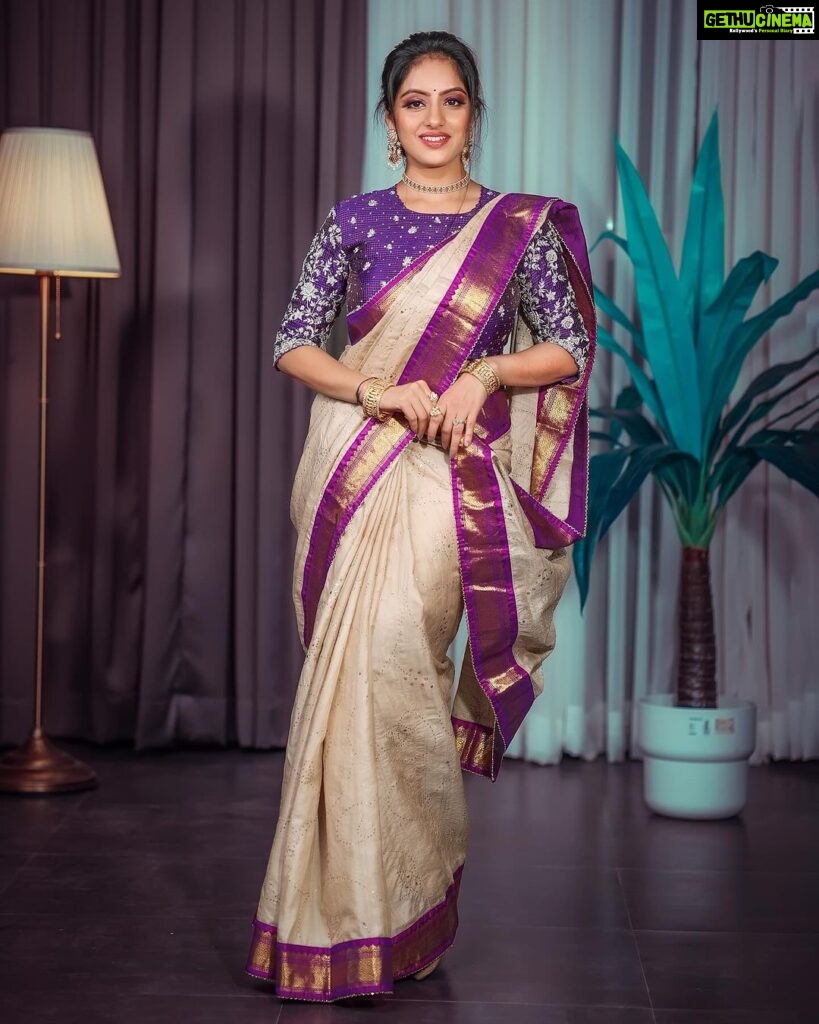 Deepika Singh Instagram - Wrapped in the soft embrace of silk. #photography @sk_.click #makeup @makeupbynainaa Outfit @yaksideepthireddy Accessories @shoppaksha Styled by @stylingbyvictor @sohail__mughal___ Assisted by @styleby_antara #managedby @lacelebrite05 #saree #navratri #festivalvibes #deepikasingh