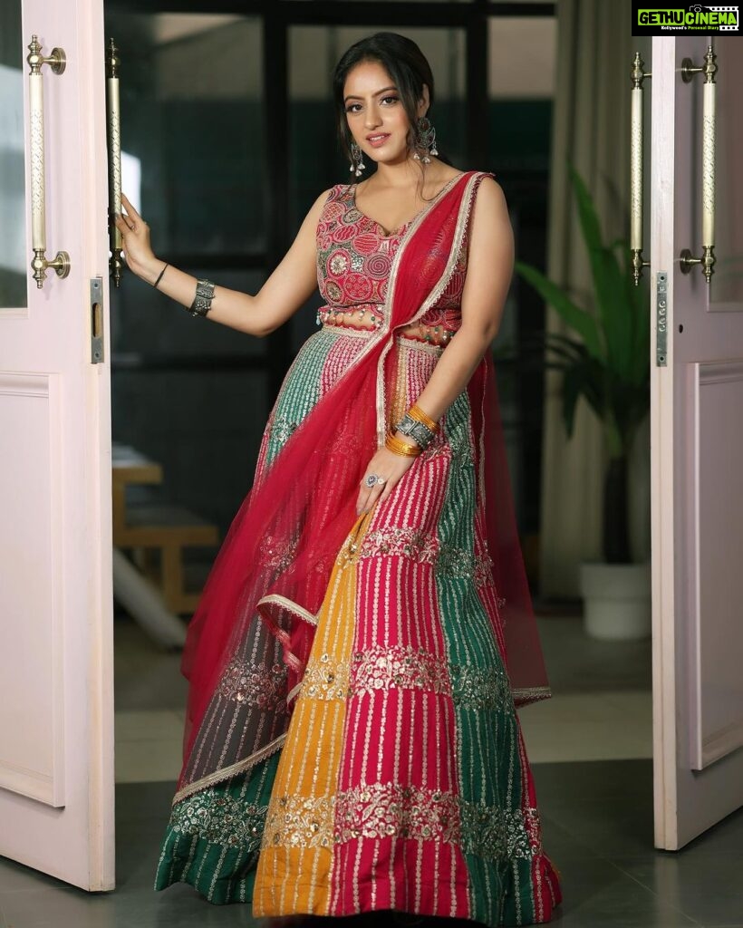 Deepika Singh Instagram - Ready to attend the Biggest Garba night at Sausar , M.P. @sausargarbamahotsav @masters_group_events #photography @sk_.click #video @raajesh.shandilya @lacelebrite05 #makeup @makeupbynainaa Outfit @indranistore Styled by @stylingbyvictor @sohail__mughal___ Assisted by @styleby_antara Earring @anthajewels @manalirawat #garbanight #navratri2024 #eventdiaries #celebrity #actress #deepikasingh