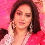 Deepika Singh Instagram - Chal tere ishq mein pad jaate hai 😜🤪🙈 My most lovable song of 2023 ❤️ Lots of love @neetimohan18 ❤️❤️ #photography @artographybysagar #makeup @makeupbynayan #pink #veil #bollywoodsong #favouritesong❤️ #chaltereishqmein #deepikasingh