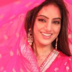 Deepika Singh Instagram - Chal tere ishq mein pad jaate hai 😜🤪🙈 My most lovable song of 2023 ❤️ Lots of love @neetimohan18 ❤️❤️ #photography @artographybysagar #makeup @makeupbynayan #pink #veil #bollywoodsong #favouritesong❤️ #chaltereishqmein #deepikasingh