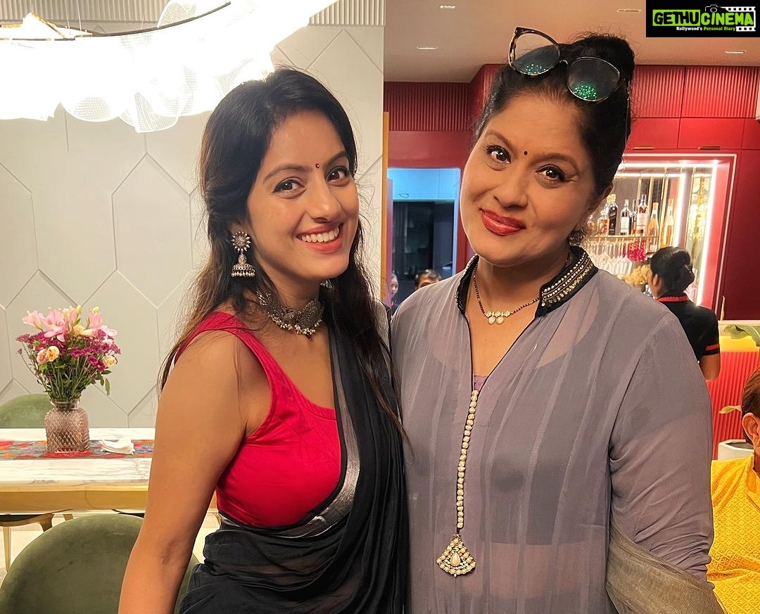 Deepika Singh Instagram - Ganpati Bappa darshan at @kinnarimehtaa mam & @itsjaymehtaa sir’s sweet home 🙏🏻. Thank you mam for being the wonderful host last night. Thoroughly enjoyed the delicious Gujarati Thaali and the mouthwatering sweets. My heartiest congratulations to the entire team of #dori . The upcoming T.V show on @colorstv . I’m eagerly waiting to enjoy the Promo on our T.v & then following all the episodes. Congratulations my dear husband @rohitraj.goyal for this new beginning. गणपति बप्पा मोरया 🙏🏻 #ganpatibappamorya #ganpatidarshan #party #celebration #happywife #proudwifemoment #rohitrajgoyal #deepikasingh मुंबई Mumbai