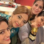 Deepika Singh Instagram – Ganpati Bappa darshan at @kinnarimehtaa mam & @itsjaymehtaa sir’s sweet home 🙏🏻. Thank you mam for being the wonderful host last night. Thoroughly enjoyed the delicious Gujarati Thaali and the mouthwatering sweets.
My heartiest congratulations to the entire team of #dori . 
The upcoming T.V show on @colorstv . I’m eagerly waiting to enjoy the Promo on our T.v & then following all the episodes. 
Congratulations my dear husband @rohitraj.goyal for this new beginning. 
गणपति बप्पा मोरया 🙏🏻
#ganpatibappamorya #ganpatidarshan #party #celebration #happywife #proudwifemoment #rohitrajgoyal #deepikasingh मुंबई  Mumbai