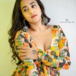 Deepthi Sunaina Instagram - 💛 #deepthisunaina . . . . . 👗: @navya.marouthu 📸: @rollingcaptures Hair: @vicky_hairstylist_official