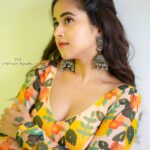 Deepthi Sunaina Instagram - 💛 #deepthisunaina . . . . . 👗: @navya.marouthu 📸: @rollingcaptures Hair: @vicky_hairstylist_official