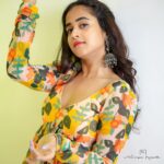 Deepthi Sunaina Instagram - 💛 #deepthisunaina . . . . . 👗: @navya.marouthu 📸: @rollingcaptures Hair: @vicky_hairstylist_official