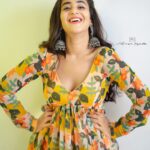 Deepthi Sunaina Instagram - 💛 #deepthisunaina . . . . . 👗: @navya.marouthu 📸: @rollingcaptures Hair: @vicky_hairstylist_official