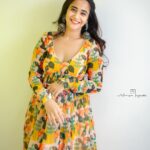 Deepthi Sunaina Instagram - 💛 #deepthisunaina . . . . . 👗: @navya.marouthu 📸: @rollingcaptures Hair: @vicky_hairstylist_official