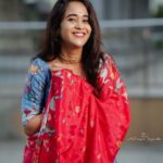 Deepthi Sunaina Instagram - రాయలేని భాషలో ఎన్ని ప్రేమలేఖలో…❤️ రాయిలాంటి గొంతులో ఎన్ని మూగపాటలో…❤️ అడుగే పడక గడువే గడిచి పిలిచే🫂❤️ #deepthisunaina . . . . . 👗: @navya.marouthu 📸: @rollingcaptures