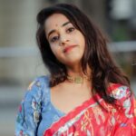 Deepthi Sunaina Instagram - రాయలేని భాషలో ఎన్ని ప్రేమలేఖలో…❤️ రాయిలాంటి గొంతులో ఎన్ని మూగపాటలో…❤️ అడుగే పడక గడువే గడిచి పిలిచే🫂❤️ #deepthisunaina . . . . . 👗: @navya.marouthu 📸: @rollingcaptures