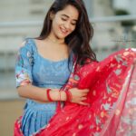 Deepthi Sunaina Instagram - ❤️💙 #deepthisunaina . . . . . 👗: @navya.marouthu 📸: @rollingcaptures