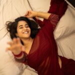 Deepthi Sunaina Instagram - 🖤 #deepthisunaina 📸: @rohitnagsai ❤️ Styled by @srikrupa.saggam ❤️ #deepthisunaina