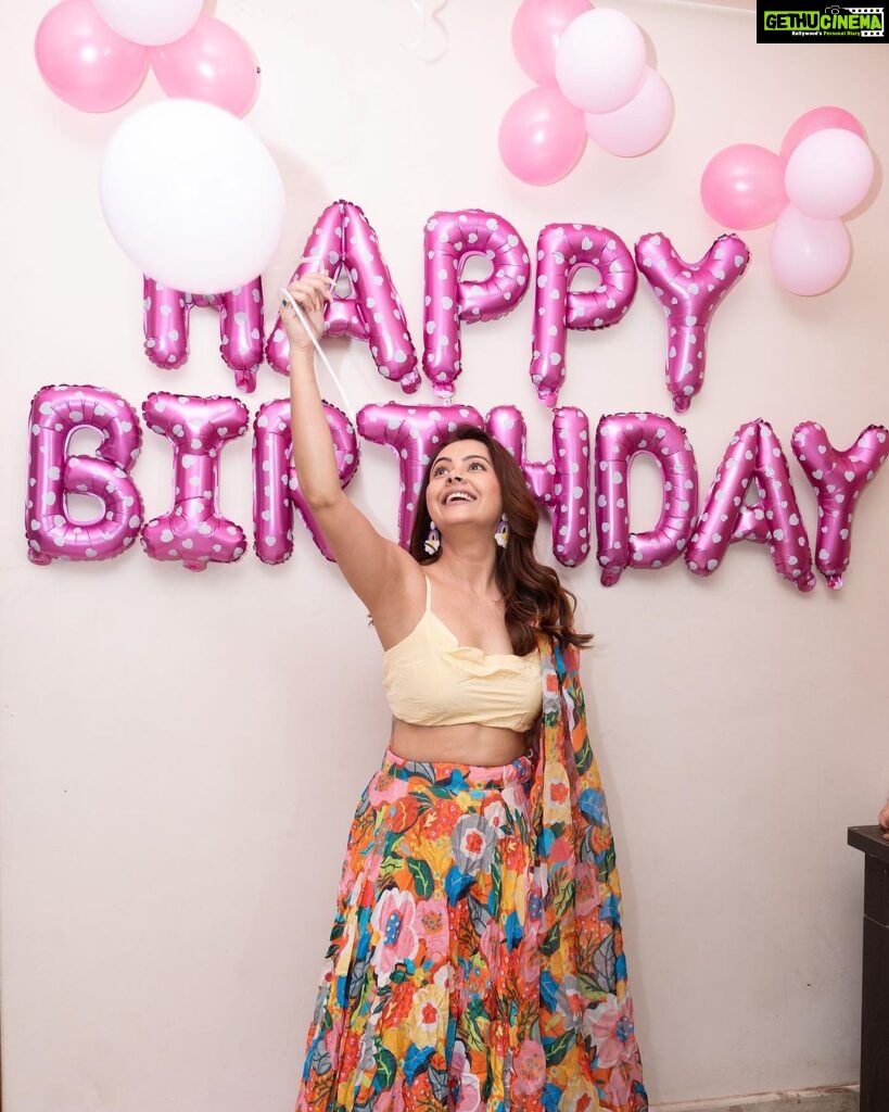 Devoleena Bhattacharjee Instagram - Happy Birthday Mumma ❤️😘 P.S. waiting for my turn to eat Cakes 😁😁🐶🐶 #mummaslove😘❤️ #mumma #birthdaygirl #pawparents #thankyou Mumbai, Maharashtra