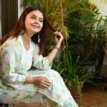 Devoleena Bhattacharjee Instagram - सावन बीतो जाये पिहरवा मन मेरा घबराये ऐसो गए परदेस पिया तुम चैन हमें नहीं आये………………..❤️ Wearing @artof_threads Make up & hair - @makeup_by__shraddha Clicked by - @fashion_btphotography #devoleena #sawaan #mumbaimonsoon Mumbai - मुंबई
