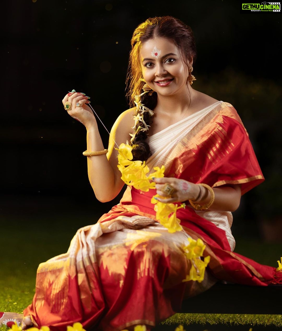 Devoleena Bhattacharjee Instagram - In Frame Actress @devoleena . Kolka Work: Team @talesofshadows . Makeup & Hairstyle: @talesofshadows @bridesbytalesofshadows . Stylist: @ilisha.ag . Saree: @sumerustudio . Jewellery: @sumangaljewellers_siliguri . Photographer & Videographer: @liton_the_photographer . Location: @newchumtatea . #makeup #hairstyles #makeupartist #siligurimakeupartist #siliguri #conceptshoot #weddingmakeup #weddingmakeupartist #weddinghair #conceptualfashion #bengaliaesthetics #rhinestones #weddingmakeup #wedding #weddinghair #weddinghairstyles #indianbride #indianbridalmakeup #bridalmakeup #siligurimua #mumbai #fashioneditorial #editorialmakeup #editorialshoot #bengalibride #bengalitradition #kolka #kolkadesign #bengal #bengaliwedding Siliguri