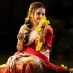 Devoleena Bhattacharjee Instagram - In Frame Actress @devoleena . Kolka Work: Team @talesofshadows . Makeup & Hairstyle: @talesofshadows @bridesbytalesofshadows . Stylist: @ilisha.ag . Saree: @sumerustudio . Jewellery: @sumangaljewellers_siliguri . Photographer & Videographer: @liton_the_photographer . Location: @newchumtatea . #makeup #hairstyles #makeupartist #siligurimakeupartist #siliguri #conceptshoot #weddingmakeup #weddingmakeupartist #weddinghair #conceptualfashion #bengaliaesthetics #rhinestones #weddingmakeup #wedding #weddinghair #weddinghairstyles #indianbride #indianbridalmakeup #bridalmakeup #siligurimua #mumbai #fashioneditorial #editorialmakeup #editorialshoot #bengalibride #bengalitradition #kolka #kolkadesign #bengal #bengaliwedding Siliguri