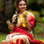 Devoleena Bhattacharjee Instagram - In Frame Actress @devoleena . Kolka Work: Team @talesofshadows . Makeup & Hairstyle: @talesofshadows @bridesbytalesofshadows . Stylist: @ilisha.ag . Saree: @sumerustudio . Jewellery: @sumangaljewellers_siliguri . Photographer & Videographer: @liton_the_photographer . Location: @newchumtatea . #makeup #hairstyles #makeupartist #siligurimakeupartist #siliguri #conceptshoot #weddingmakeup #weddingmakeupartist #weddinghair #conceptualfashion #bengaliaesthetics #rhinestones #weddingmakeup #wedding #weddinghair #weddinghairstyles #indianbride #indianbridalmakeup #bridalmakeup #siligurimua #mumbai #fashioneditorial #editorialmakeup #editorialshoot #bengalibride #bengalitradition #kolka #kolkadesign #bengal #bengaliwedding Siliguri
