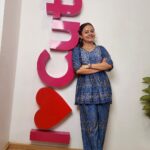 Devoleena Bhattacharjee Instagram - Not at all promotional. Its absolutely personal. Because i love her so much ❤️🤗 @drapratim. Apart from a superb dermatalogist , she is a great human being and meeting her is always a fun. ❤️😘 #devoleena #cutis #skincare Mumbai - मुंबई