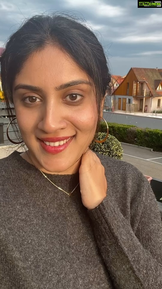 Dhanya Balakrishna Instagram - ala paris puram lo !! Happy weekend 🥰😍😌☺️