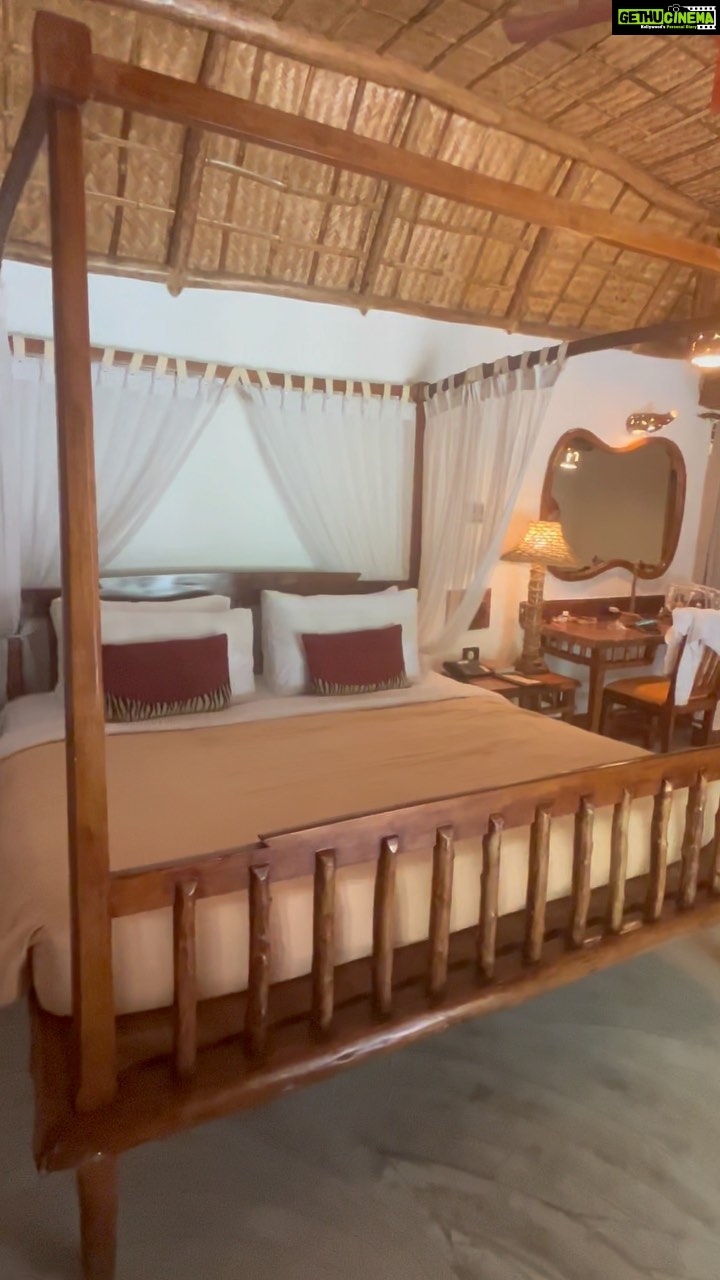 Dhanya Balakrishna Instagram - If u are thinking of a getaway that’s far away from all the noise and air pollution , u must visit this piece heaven i have come across . I’m at @evolvebackkabini , which is approximately a 2 hr drive from Mysore. Sharing more videos for u. this property is eco friendly, extremely well maintained. Don’t u just love the rustic , earthy touch 😍😍😍 #kabini #kabinibackwaters #evolvebackkabini