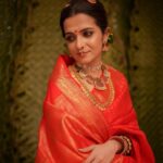 Dhivyadharshini Instagram - THARUNAGAI SILKS Woven for the Chosen Super glad to be bringing you @tharunagaisilks this new born brand passionately driven towards curating 100% beautiful silk sarees with silk mark certifications, check out the page and website Also thanks for love shown towards our brand video yesterday, spl thanks to the core team who were behind this idea Saree @tharunagaisilks (my fav pick) Camera @camerasenthil sir & team Concept & Direction @krrishskumar Styling @raji_designer ❤️ Jewelery @bronzerbridaljewellery Make up @makeupibrahim Hair @hairstylists_vijayaraghavan #ddneelakandan #tharunagaisilks