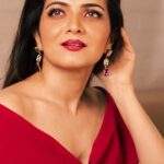Dhivyadharshini Instagram – Being Global, is to keep updating, to learn and unlearn and to work on oneself…
Photography @georgesimon_m 
Make up & hair  @renuka_mua 
Dress from a store in Turkey

How do you rate this look from 1 to 10 

#ddneelakandan #ddstyles #gown #photoshoot