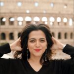 Dhivyadharshini Instagram – Can u see the wonder ? 
Swipe to see what I’m talking about 💁🏻‍♀️

@georgesimon_m photography 

#ddneelakandan #ddstyles #rome #italy #colleseum #flavianamphitheatre