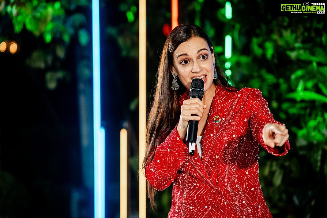 Dia Mirza Instagram - At the end of a long enriching day we got to spend some time with each other at the @goalshouse @theglobalgoals to celebrate the connection we have with nature through the power of storytelling 💚🦋🐯 @colin.butfield @openplanetorg @silverback_films have chosen to democratise storytelling by giving access to people everywhere to footage from all over the planet . @planetindia_ is the first example of how this initiative can work to help us #ActOnClimate share solutions and make a real difference 🙏🏻🙌🏼 It is my honour to be on the advisory board for @planetindia_. Thank you @tamseel_h @pluctv for the work you are doing to advance the #GlobalGoals. #ForNature #ClimateAction A big thank you to the audience in the front row that listened and rooted 😉 #ThrowBack #UNGA78 New York, New York