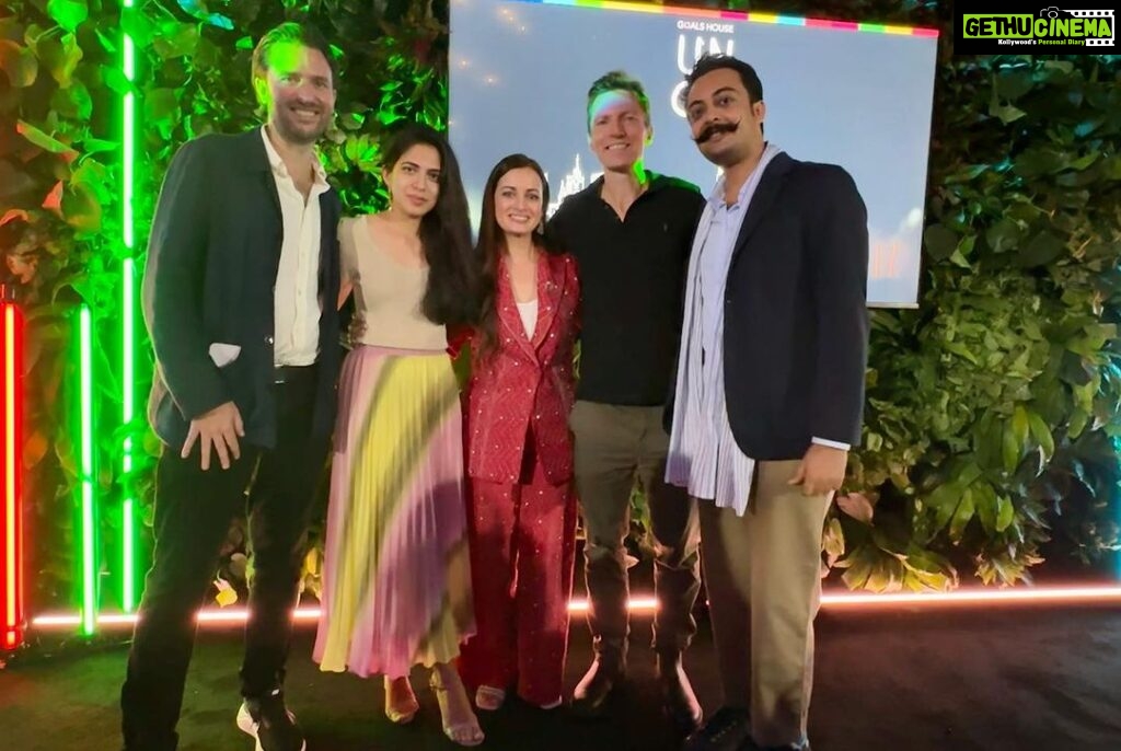 Dia Mirza Instagram - At the end of a long enriching day we got to spend some time with each other at the @goalshouse @theglobalgoals to celebrate the connection we have with nature through the power of storytelling 💚🦋🐯 @colin.butfield @openplanetorg @silverback_films have chosen to democratise storytelling by giving access to people everywhere to footage from all over the planet . @planetindia_ is the first example of how this initiative can work to help us #ActOnClimate share solutions and make a real difference 🙏🏻🙌🏼 It is my honour to be on the advisory board for @planetindia_. Thank you @tamseel_h @pluctv for the work you are doing to advance the #GlobalGoals. #ForNature #ClimateAction A big thank you to the audience in the front row that listened and rooted 😉 #ThrowBack #UNGA78 New York, New York