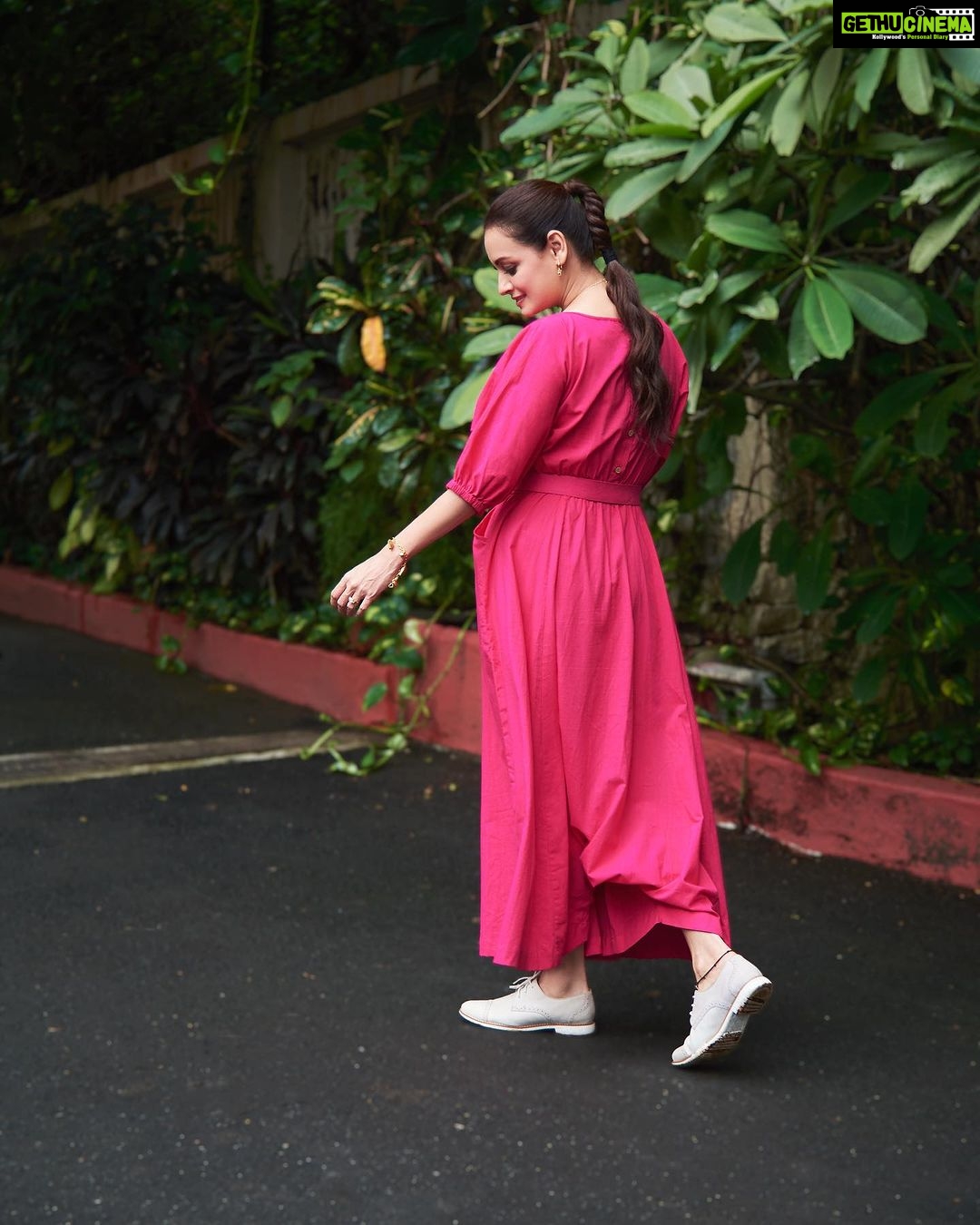 Dia Mirza Instagram - No Barbie, Life is NOT fantastic FULL of PLASTIC! Step into the weekend with a resolve to REFUSE #SingleUsePlastics ๐๐ผ๐๐ธ Outfit @stylemati Jewellery @tangerinebiojewelry Styled by @theiatekchandaney Hair and Make Up @shraddhamishra8 Photos @dhruv_dixit_serenity #SustainableLiving #VocalForLocal #HandCraftedInIndia #MadeInIndia #GlobalGoals #SDGs #ForPeopleForPlanet #ForNature #BeatPlasticPollution