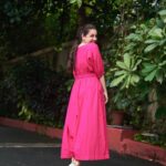 Dia Mirza Instagram - No Barbie, Life is NOT fantastic FULL of PLASTIC! Step into the weekend with a resolve to REFUSE #SingleUsePlastics 🙌🏼💖🌸 Outfit @stylemati Jewellery @tangerinebiojewelry Styled by @theiatekchandaney Hair and Make Up @shraddhamishra8 Photos @dhruv_dixit_serenity #SustainableLiving #VocalForLocal #HandCraftedInIndia #MadeInIndia #GlobalGoals #SDGs #ForPeopleForPlanet #ForNature #BeatPlasticPollution