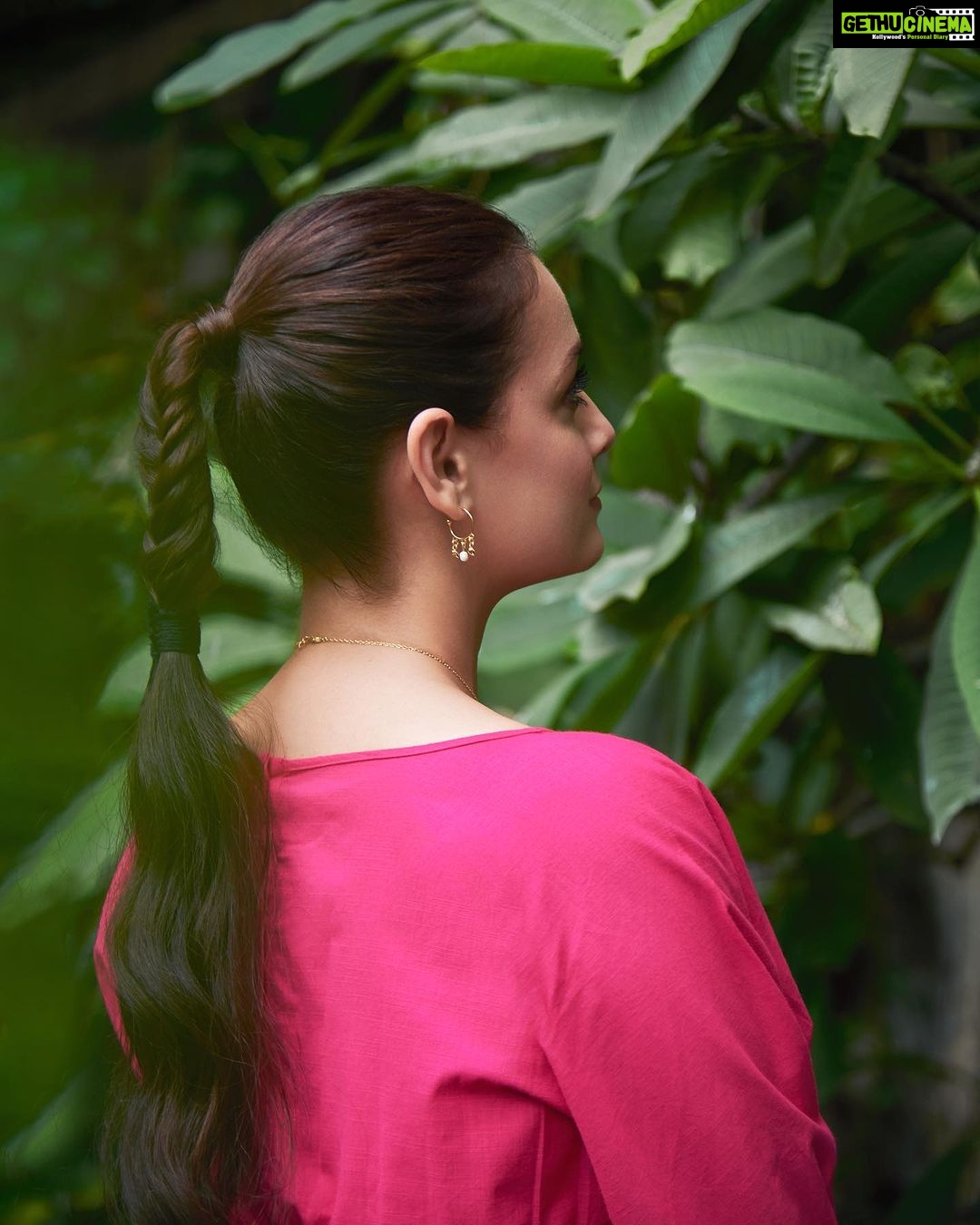 Dia Mirza Instagram - No Barbie, Life is NOT fantastic FULL of PLASTIC! Step into the weekend with a resolve to REFUSE #SingleUsePlastics ๐๐ผ๐๐ธ Outfit @stylemati Jewellery @tangerinebiojewelry Styled by @theiatekchandaney Hair and Make Up @shraddhamishra8 Photos @dhruv_dixit_serenity #SustainableLiving #VocalForLocal #HandCraftedInIndia #MadeInIndia #GlobalGoals #SDGs #ForPeopleForPlanet #ForNature #BeatPlasticPollution