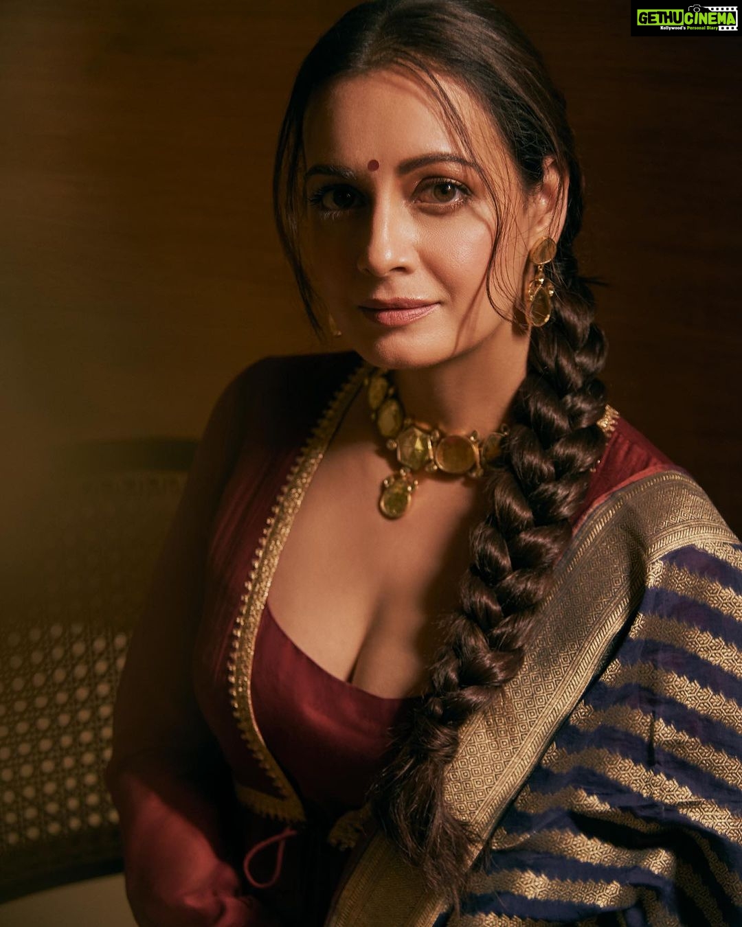 Dia Mirza Instagram - I was in Lucknow recently for the @bigfmindia #ImpactAwards. It was so good meeting people from Uttar Pradesh making an Impact through their work. All my good wishes to all the winners. May you continue to lead with empathy ❤️✨ Outfit @divyabydivyaanand Dupatta gifted by Mom @rekhi.poonam ❤️🙏🏻 Styled by @theiatekchandaney Jewellery my own by @anumerton HMU by @tush_91 Photos by @dhruv_dixit_serenity Managed by @imdhruv30 @exceedentertainment #HandcraftedInIndia #MadeInIndia #HandWoven #SustainableClothing Lucknow, Uttar Pradesh
