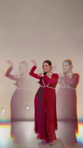 Dia Mirza Instagram - The outfit called for it ❤️💃🏻🦋 Thank you @tush_91 for patiently capturing my spirit in motion 🤗✨ #SundayFunday #SundayVibes #DanceReel #Dance