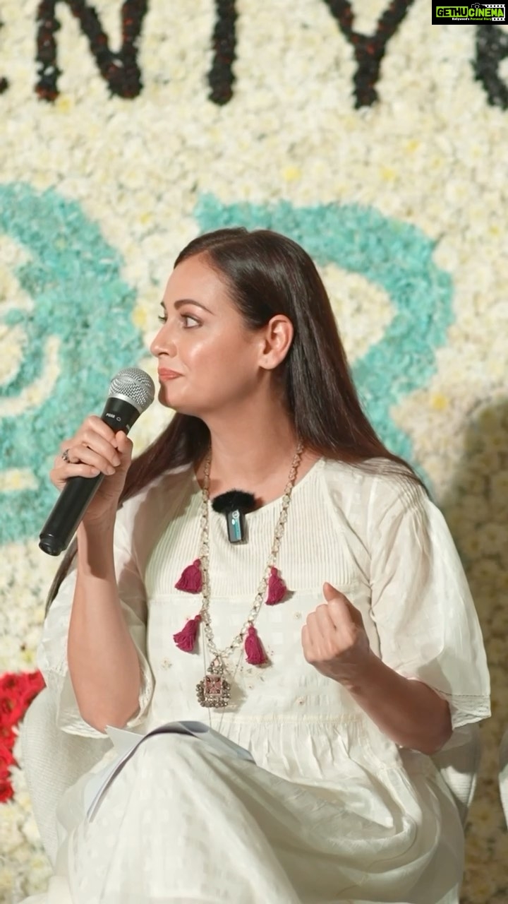 Dia Mirza Instagram - Celebrating #YouthDay with committed Young citizens! They give me hope every day 🌏🦋🐯 @stevenguilbeault @savethechildren_india @mash_project @canadainindia @canenvironment @uninindia @undpinindia #28For28 #GenerationHope #ForNature #ForPeopleForPlanet #BeatPlasticPollution #GlobalGoals #SDGs #InternationalYouthDay