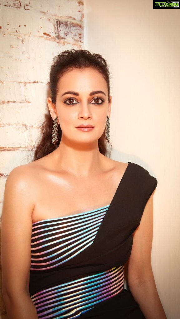 Dia Mirza Instagram - What do I usually go for? Effortless and Sustainable 💚🐯 #ThursdayThrowback Gown @amitaggarwalofficial Jewellery @mahesh_notandass Glam @shraddhamishra8 Hair @tejisinghofficial Styled by @theiatekchandaney Assisted by @jia.nariman Photos by @shivamguptaphotography