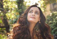 Dia Mirza Instagram - Happy #Gurupurnima 🕊️🤍 Most fortunate to be blessed with some of the most wonderful teachers in life. But i have come to recognise that nature is my constant teacher. There is no greater wisdom than the wisdom of the natural world. Listen, watch, breathe, feel. It’s all there. Everywhere, everyday 🌏🌳🐯💧 @abheetgidwani captures me here tuning into birdsong in our garden 🙃 #ForNature Bandra World of Storytellers