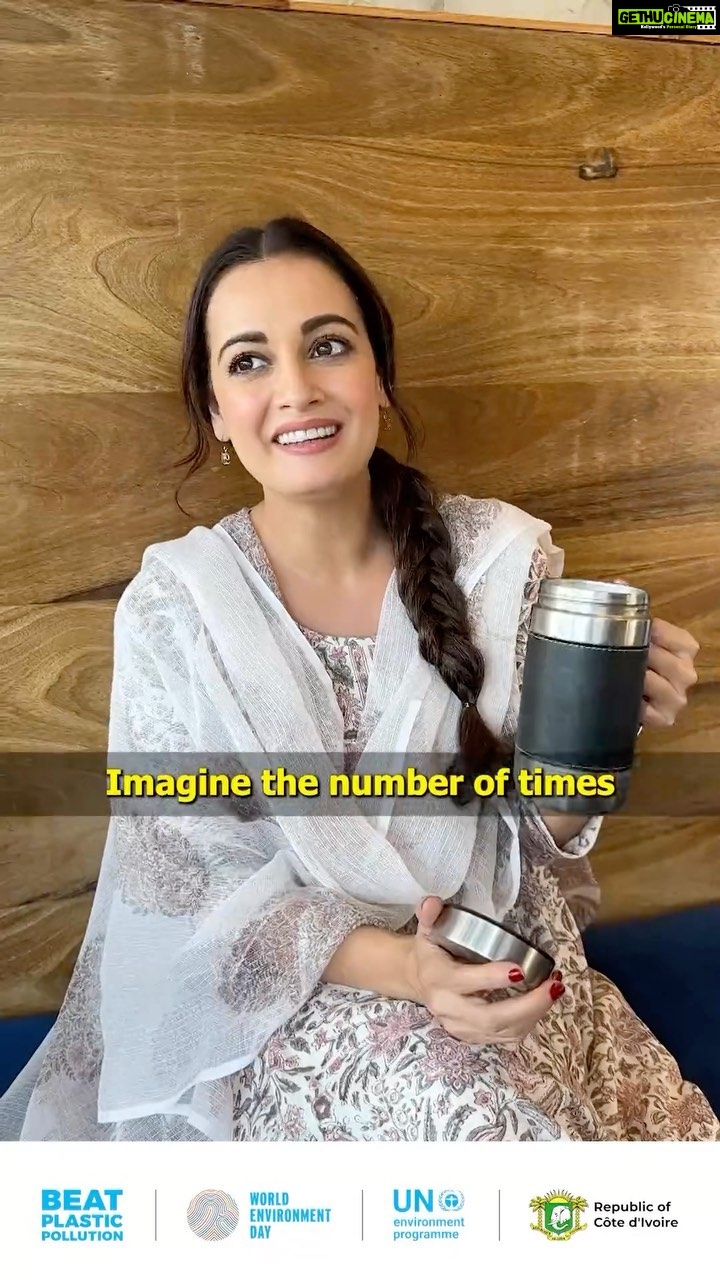 Dia Mirza Instagram - Say Hi to #PlasticFreeJuly ๐๐๏ธ Itโs takes 21 days to form a habit. Would you try carrying your own mug for 21 days? Imagine the number of single use plastics cups/mugs you would stop from entering the natural world by doing this! I also read recently that the heat of the drink leeches micro plastics into the drink. So each time we choose a disposable container even if itโs โpaperโ (these are all lined with plastic) we are ingesting plastic. Letโs come together and find more solutions for plastic pollution. Letโs change our behaviour ๐๐ผ For our health and the health of our planet ๐๐ฆ๐ฏ๐ฆ๐ #BeatPlasticPollution #SolutionToPlasticPollution #ForPeopleForPlanet #CleanSeas #ForNature #PlasticFreeJuly @unep @uninindia @unsdgadvocates @sdgaction