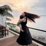 Dia Mirza Instagram - May we always chase sunsets ✨ #SunsetKeDivane @vaibhav.rekhi Goa India
