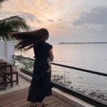 Dia Mirza Instagram - May we always chase sunsets ✨ #SunsetKeDivane @vaibhav.rekhi Goa India